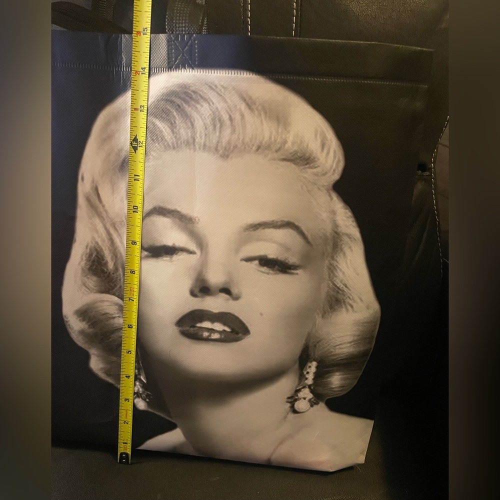 Marilyn Monroe Tote Bag - Picture 3 of 6